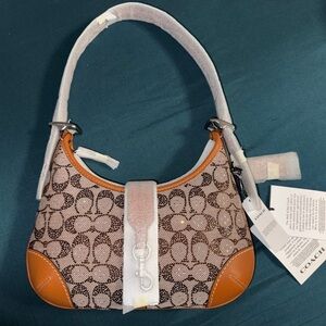 Coach Hamptons Hobo Bag In Crystal Signature Jacquard